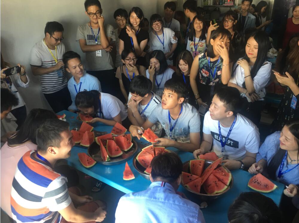 大“嘉”一起來啃瓜比賽